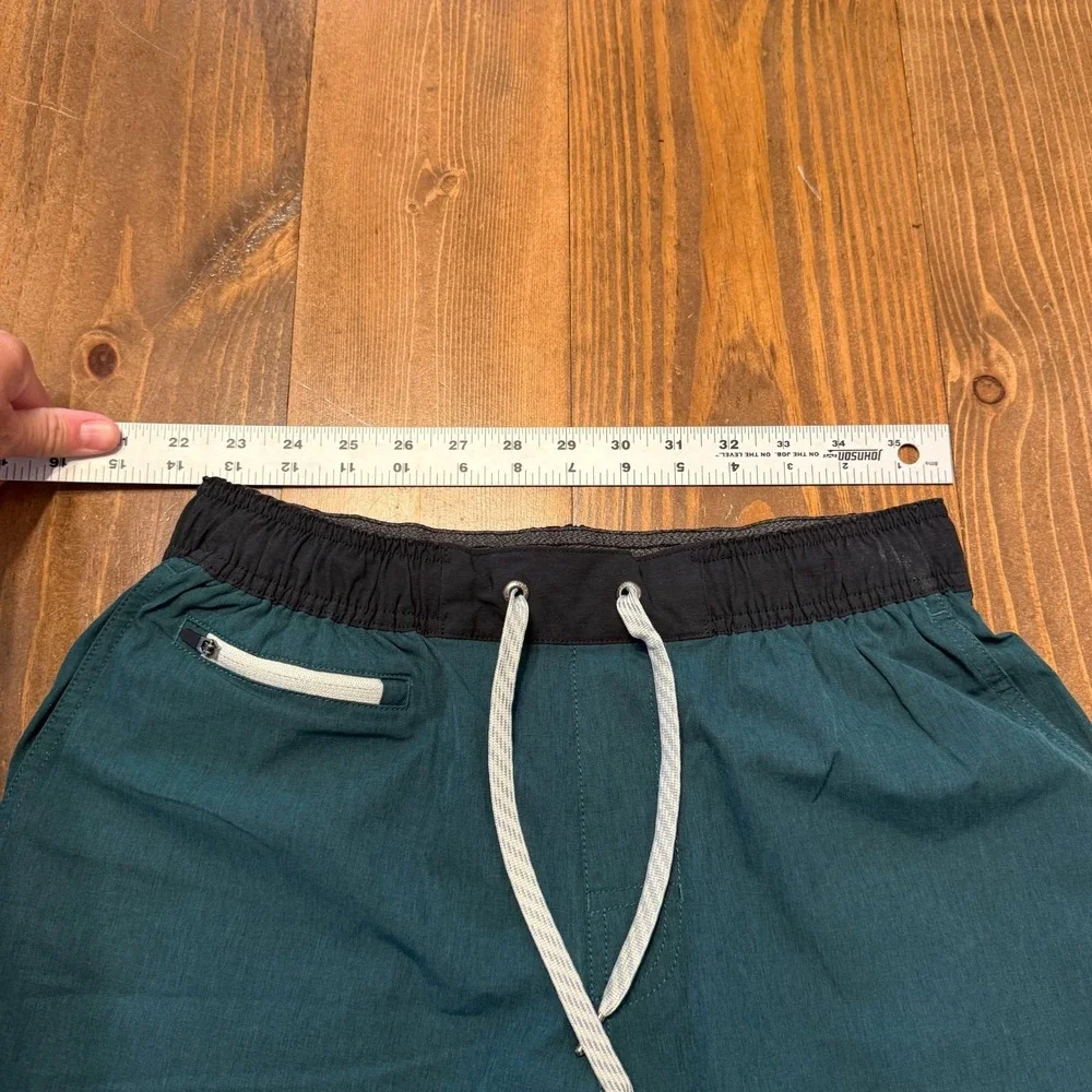 Vuori Banks Short Mens Small Green Athletic Performance Running Workout Gym V330